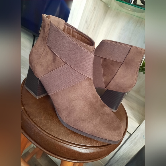 Anne Klein Shoes - Anne Klein Rivka Brown Faux Suede Block Heel Dress Ankle Bootie size 8